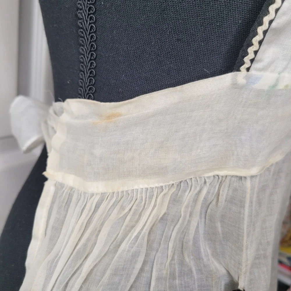 Vintage‎ Bib Apron With Pocket Sheer Fabric w/ Flowers Roses Grannycore